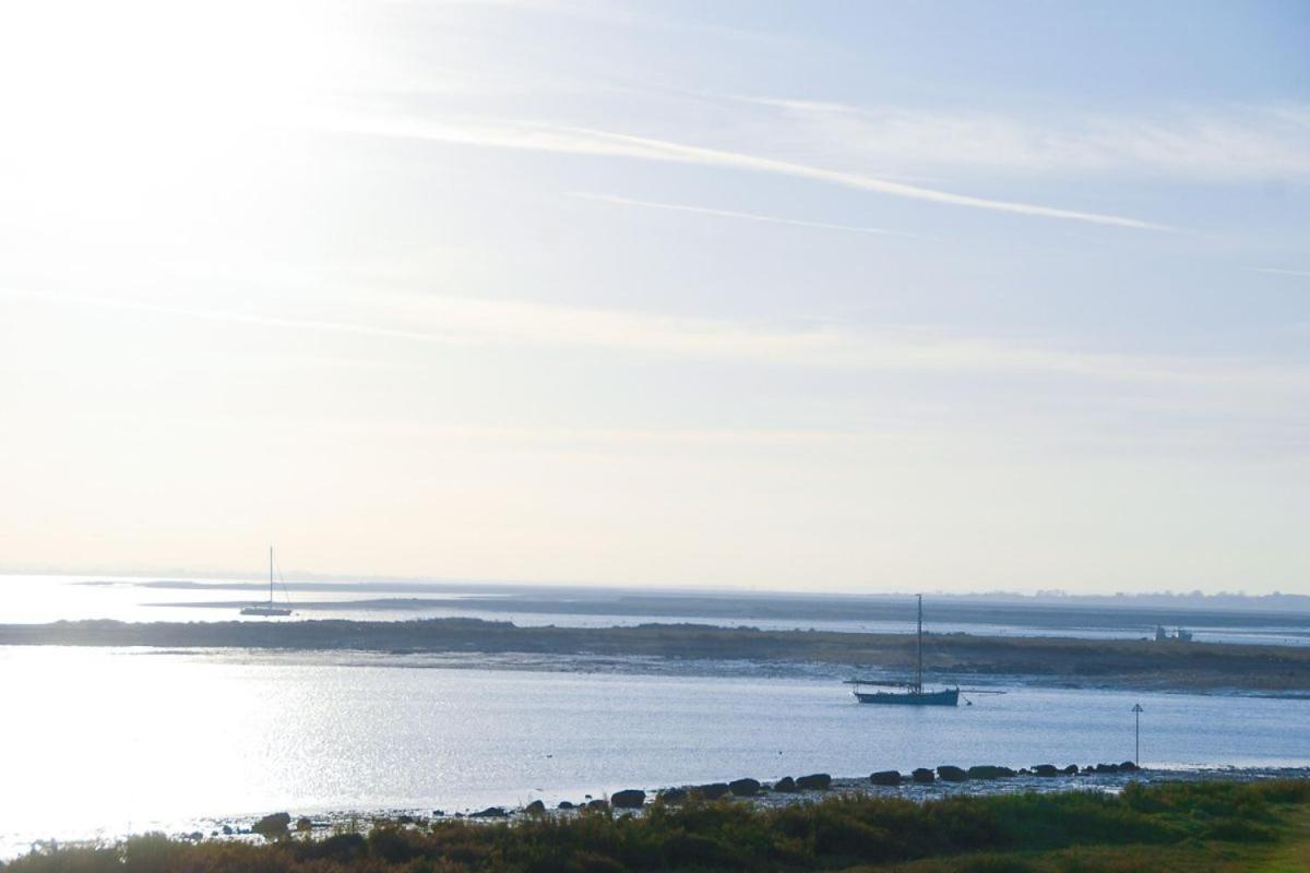 Bromans Barn A Beautiful Cottage By The Sea And Cudmore Nature Reserve West Mersea Buitenkant foto
