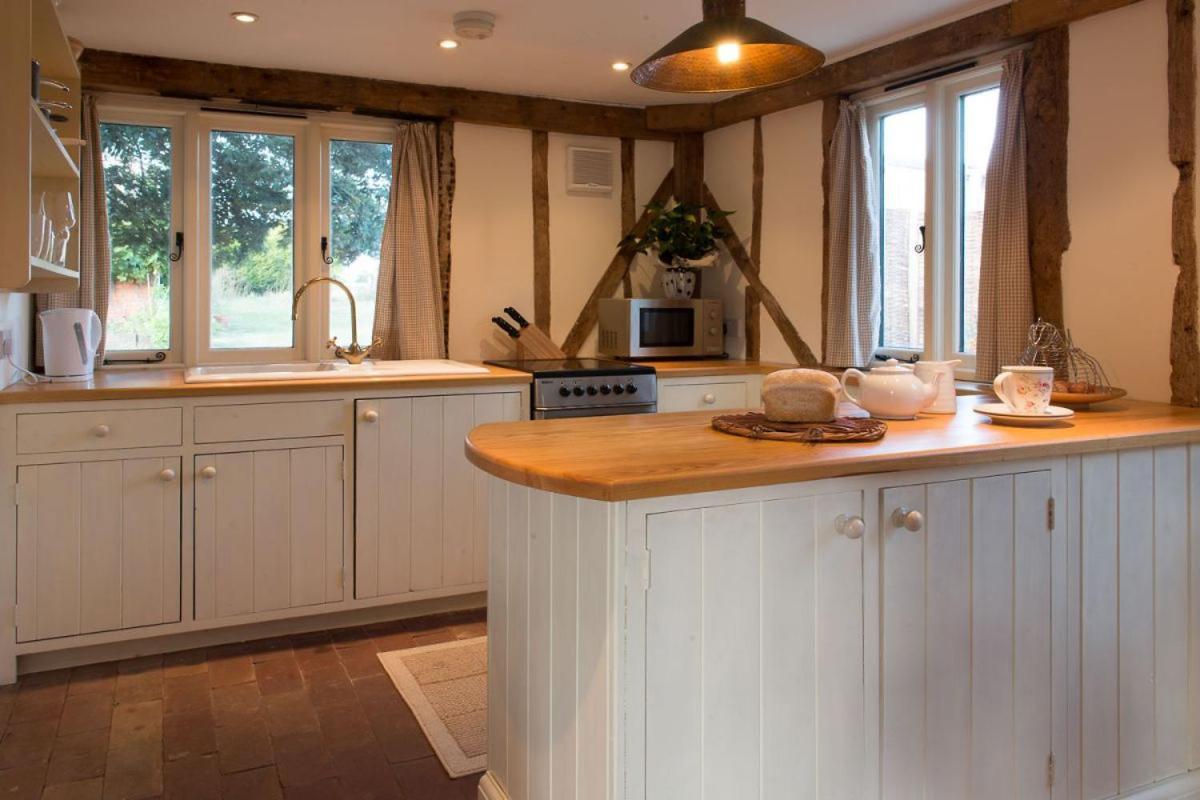 Bromans Barn A Beautiful Cottage By The Sea And Cudmore Nature Reserve West Mersea Buitenkant foto