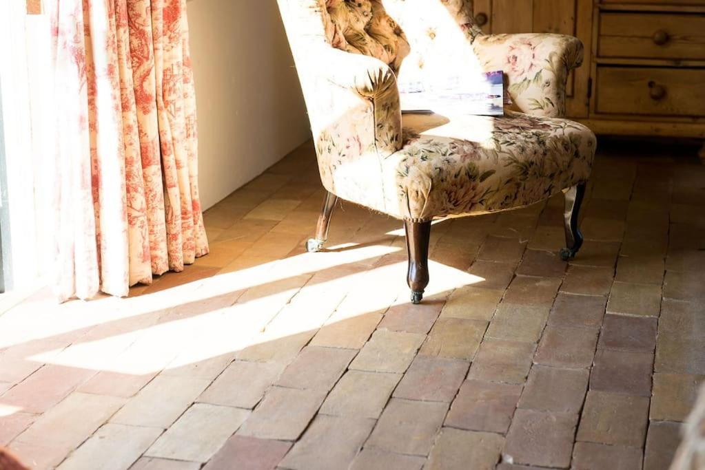 Bromans Barn A Beautiful Cottage By The Sea And Cudmore Nature Reserve West Mersea Buitenkant foto