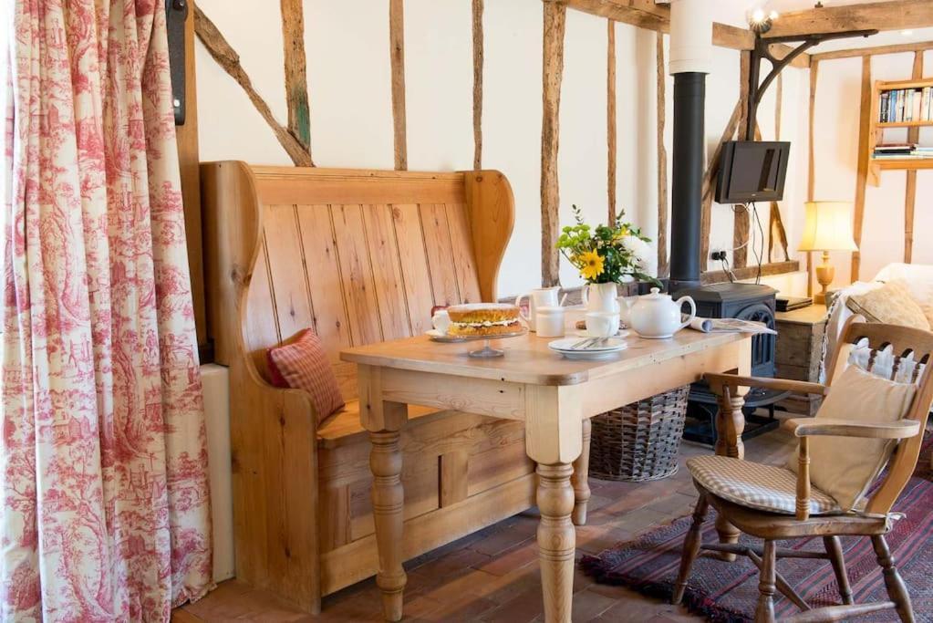 Bromans Barn A Beautiful Cottage By The Sea And Cudmore Nature Reserve West Mersea Buitenkant foto