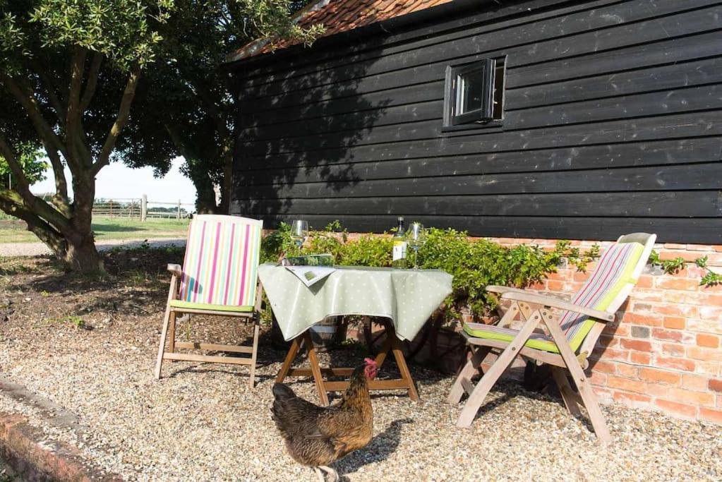 Bromans Barn A Beautiful Cottage By The Sea And Cudmore Nature Reserve West Mersea Buitenkant foto