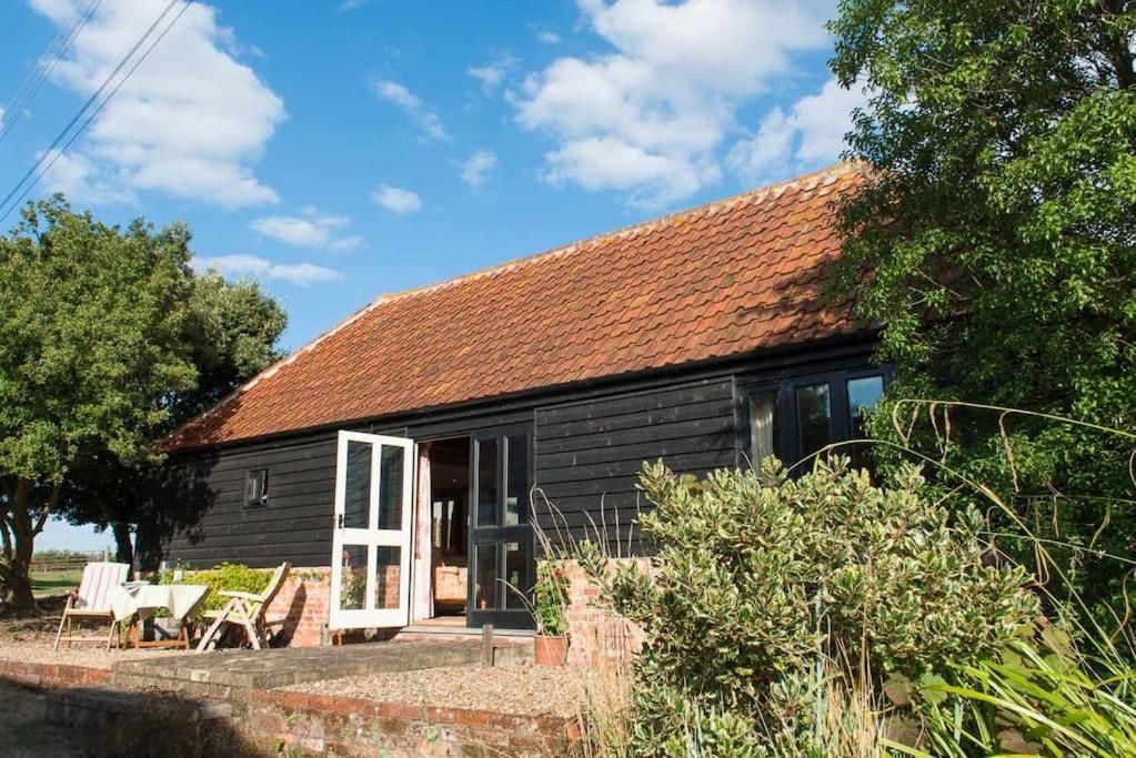 Bromans Barn A Beautiful Cottage By The Sea And Cudmore Nature Reserve West Mersea Buitenkant foto